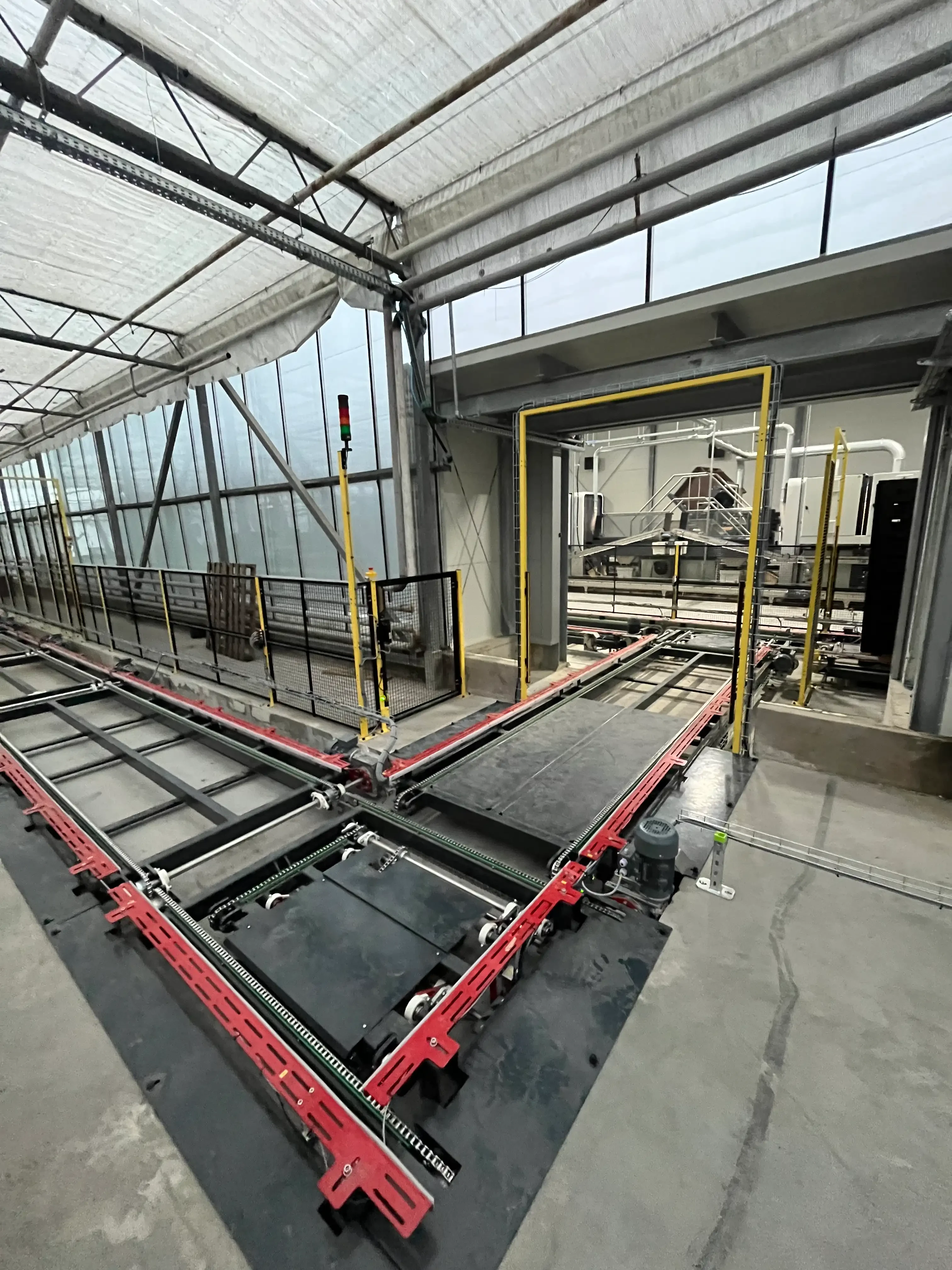 Transport wewnątrzzakładowy - robotyzacja procesów logistycznych.