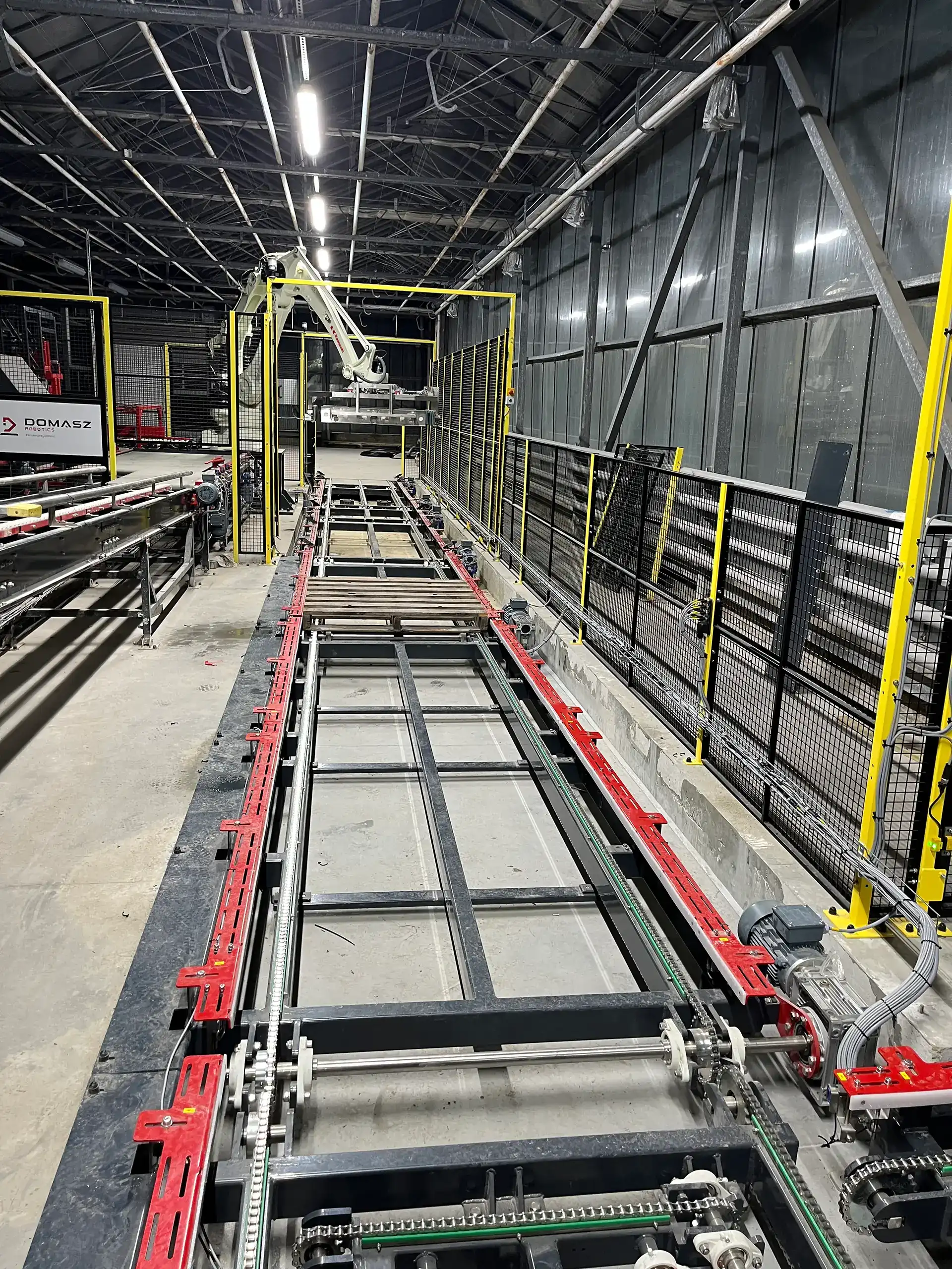 Zautomatyzowany transport wewnątrzzakładowy.