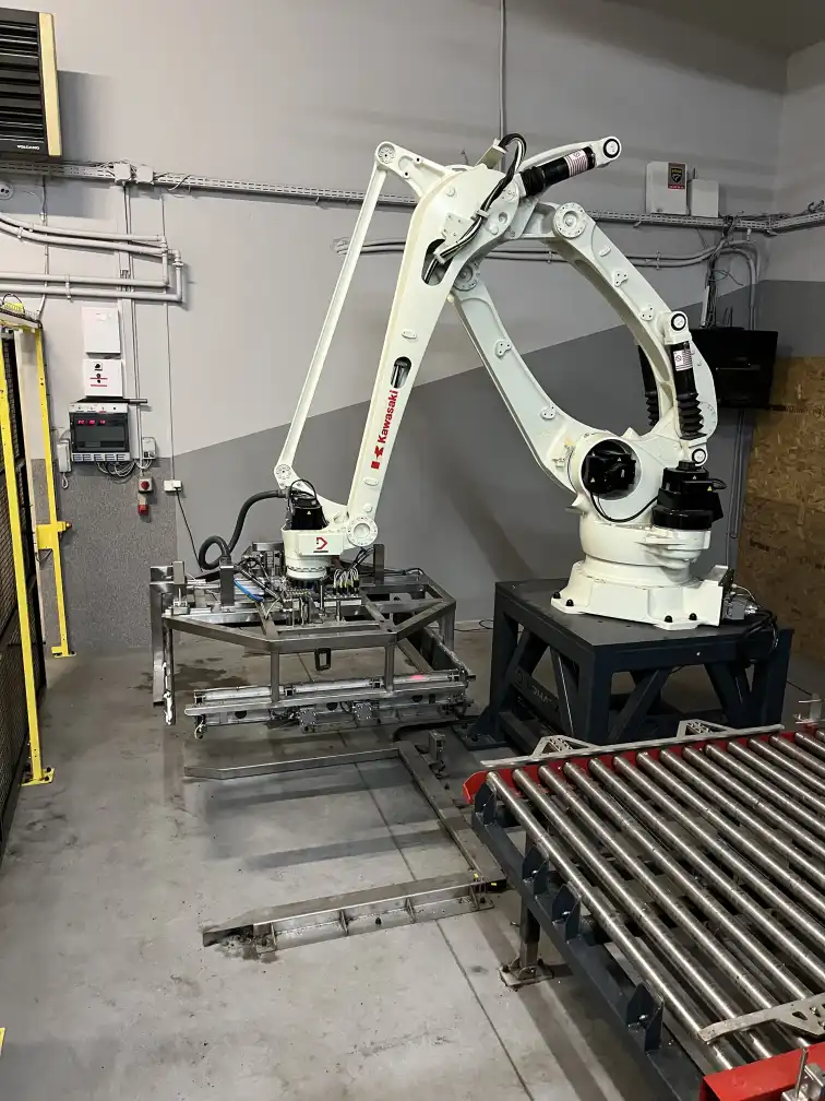 Robot paletyzujący w ogrodnictwie - linia do paletyzacji tulipanów.